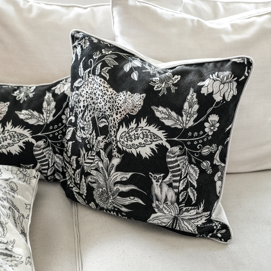 Notturno Noir - Throw Pillow Cover